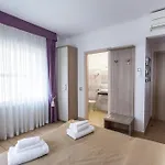Hotiday Collection - Barberini アパートホテル 3*